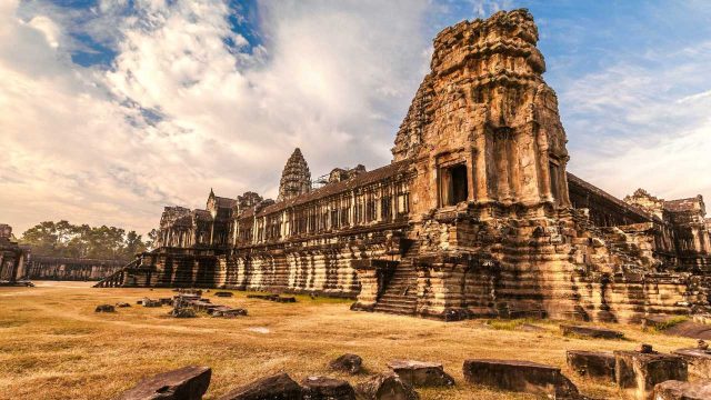 Angkor Wat Tour from Siem Reap [Full-day Private Guided Tour to visit Angkor Wat Temple, Bayon Temple, Ta Prohm and Pre Rup Temple]